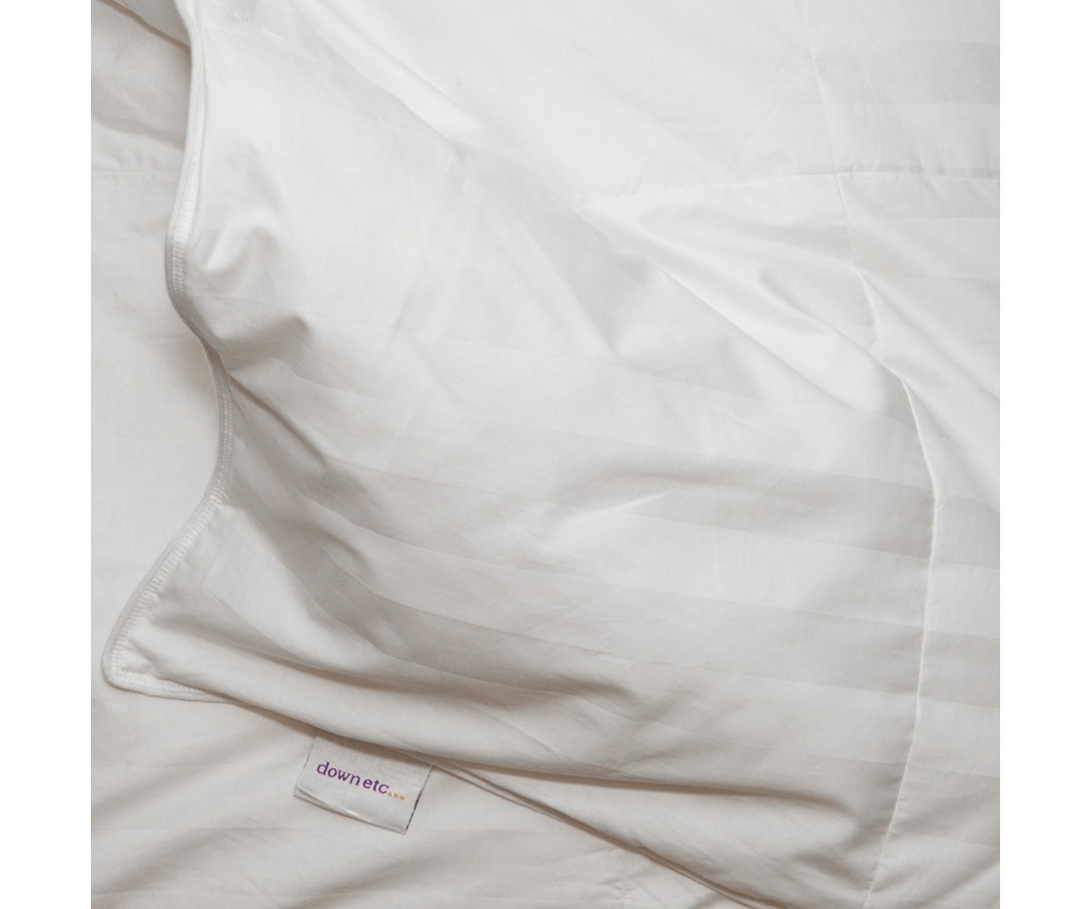 300TC Summer Weight White Goose Down Comforter - King: 106x94