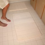 Microfiber Absorbing Bathroom Mat 20x30 Horizontal Line Pattern